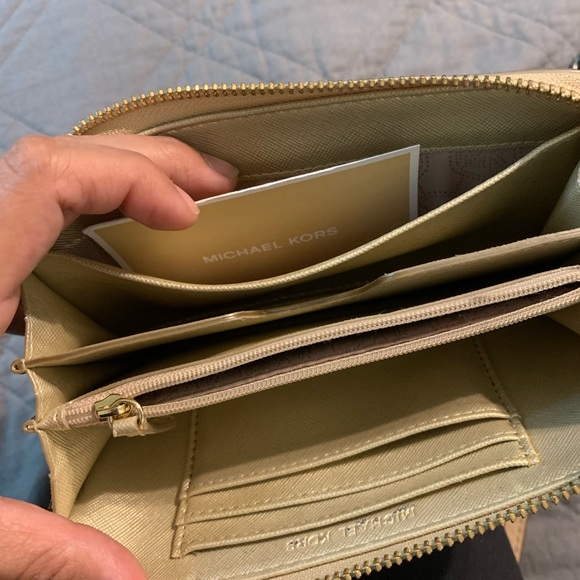 Michael Kors Phone Wallet - Picture 2 of 2